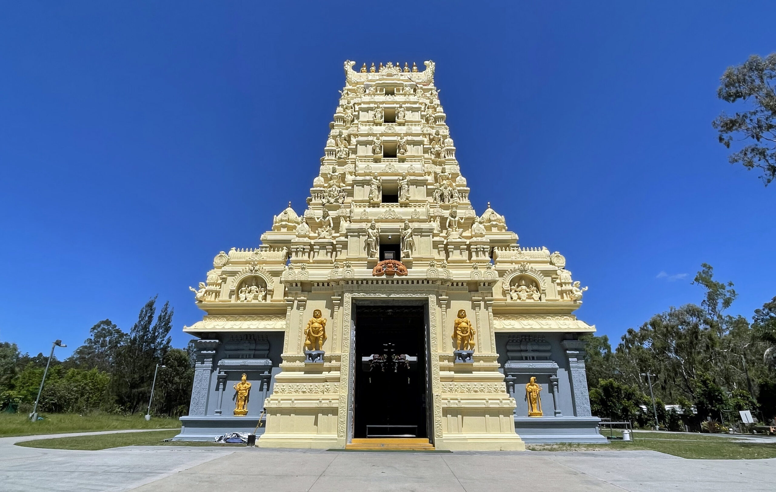 Entrance gate (gopura) of the Sri Selva Vinayakar Koyil in South Maclean, Queensland.