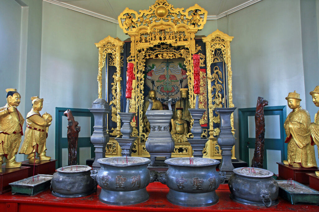 Figure 4: Temple artefacts inside the Lit Sung Goong, Innisfail, 2020 (Gordon Grimwade).