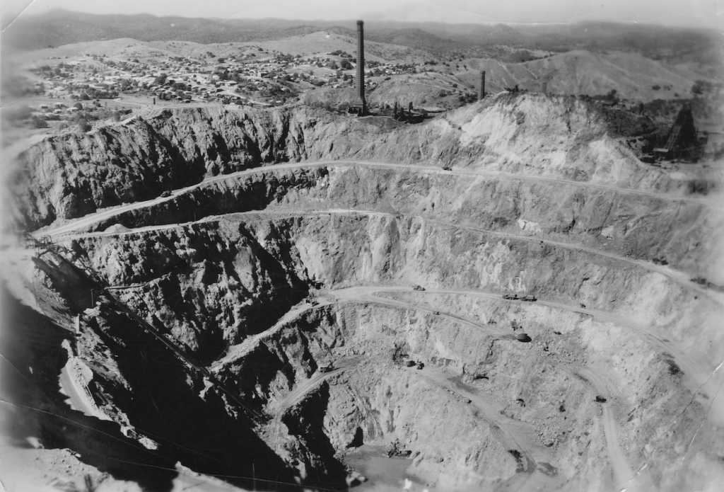 Figure 1: Open cut mine at Mount Morgan, 1952 (SLQ).